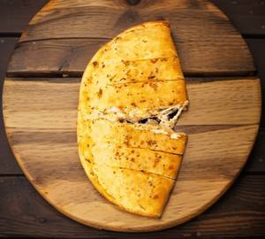 Paneer tikka Stuffed Garlic Bread