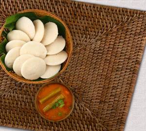 Butter chitti idli (prices 6(with bonelesss chicken curry bonelesss