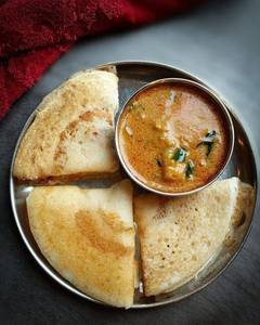 3 Small Onoin Dosa with Chicken Curry