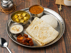 Palak Paneer, Dal Makhani Deluxe Thal
