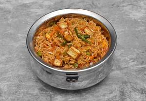 Paneer Tawa Pulav With Raita