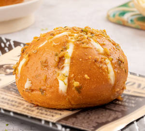 Chilli Garlic & Cream Cheese Bun