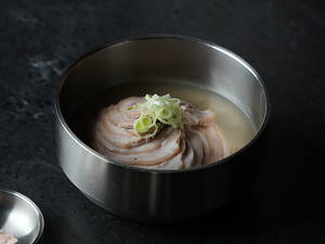 Dwaeji Gomtang (pork)