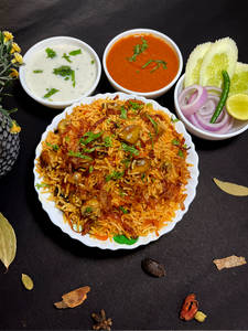 Mushroom Dum Biryani [Serves 1]