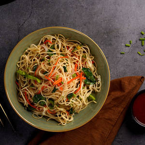 Wok Tossed Hakka Noodles Veg [Serves 1- 2]