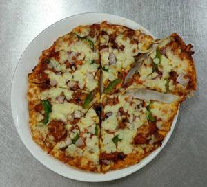 Butter Chicken Pizza