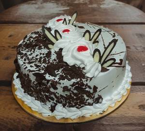Eggless Creamy ChocoVanilla Cake[500g]