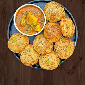 4 Aloo Kachori with Gravy Sabji