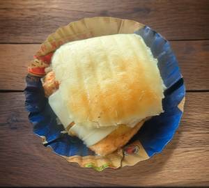 Spicy cheese vadapav