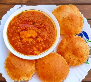 Gravy Sabji with 4 Poori