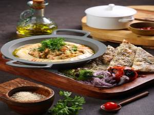 Spiced Hummus Shawarma Paneer