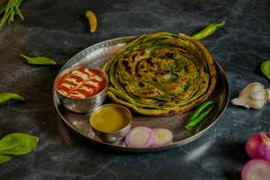 Palak Paratha with Dal Makhni