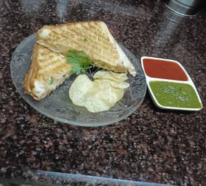 Aloo Pyaz Toast (2 Slices)