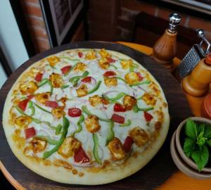 Tandoori paneer pizza