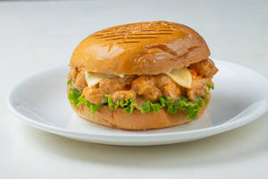 DYNAMITE CHICKEN BURGER (p)