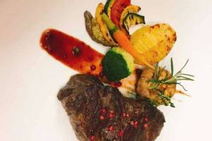 Tenderloin Beef with Tomato and Veg