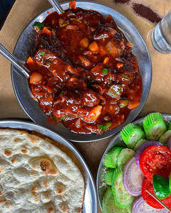 Tandoor Roti(1p) & Chilli Chicken(2p)