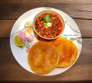 Chole puri (4 puri)