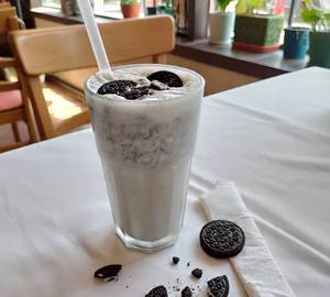 Oreo Vanilla Milkshake