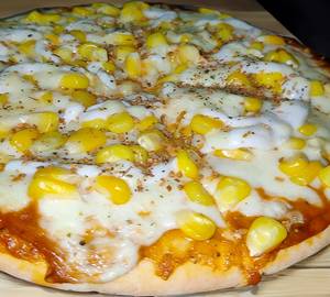 Corn cheese pizza