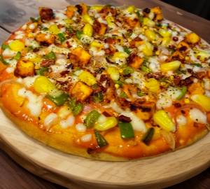 Paneer corn cheese pizza