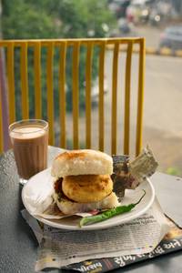 Adrak chai + Vada Pav (2)