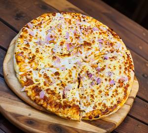 Cheese and onion pizza