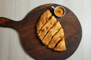 Makhani Paneer Stuffed Garlic Bread