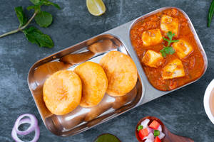 Mini Kachori with Aloo Sabji (3pc)