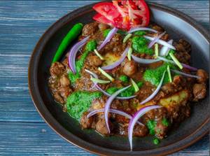 Special Dip Kulcha Chana With Paneer