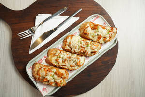 Butter Chicken Garlic Bread
