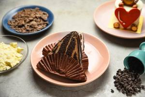 Belgian Chocolate Pyramid Pastry (Eggless)  [100 g]