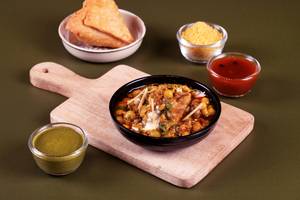Samosa Chaat (1 Pcs)