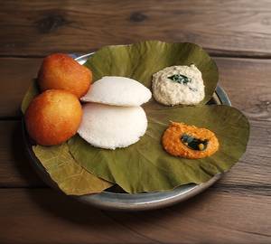 Idly [2 Pieces] + Mysore Bonda [2 Pieces] Combo