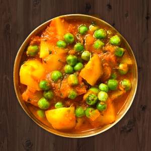 Aloo Matar Sabji 5 Chapati  with Desi Ghee Boondi Rayata