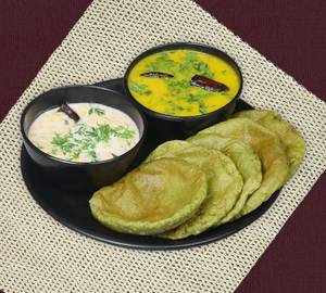 Palak Puri with aloo grevi Bhaji (5 Piece)