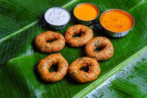 Palak Medu Wadai (5 Pcs)