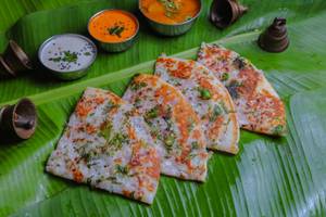 Onion And Chilli Uttappam