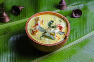 Mooru Curry With Idli