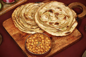 Chana Masala[300ML]+Boondi Raita[125ML]+Choice Of Breads