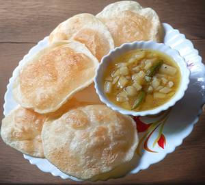 5 Luchi with  Aloo Sabzi