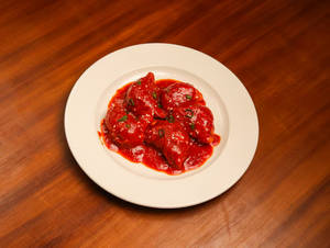 Beef schezwan momos [10 pieces]