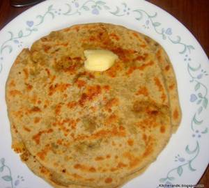 2 pcs Salt ajwain parantha with curd