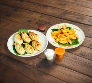 Non veg combo 3 chicken momos and classic fries