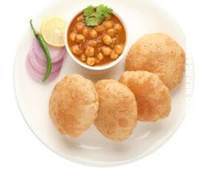 Jeera Aloo 6 Namkeen Puri & Raita Thali