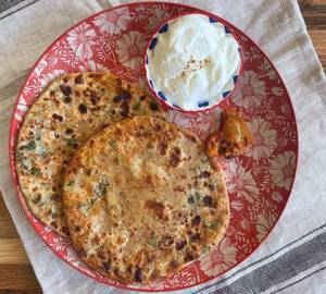 2 pcs Gobi paratha with curd