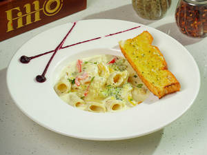 White Sauce Rigatoni Pasta (650 Ml)
