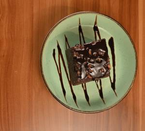 Brownie With Hot Chocolate Sauce