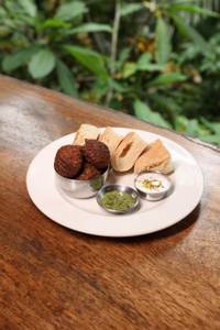 Falafel Balls With Tahini