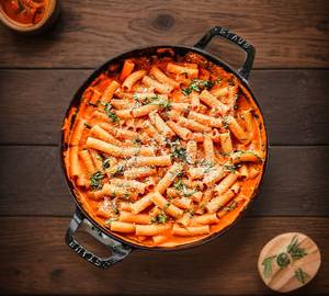 Pasta with white sauce